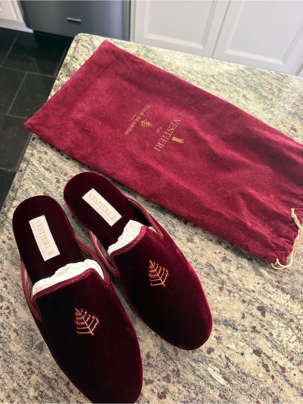 Vestieri for Four Seasons Burgundy Velvet Women's Slippers size medium 7/8 NEW